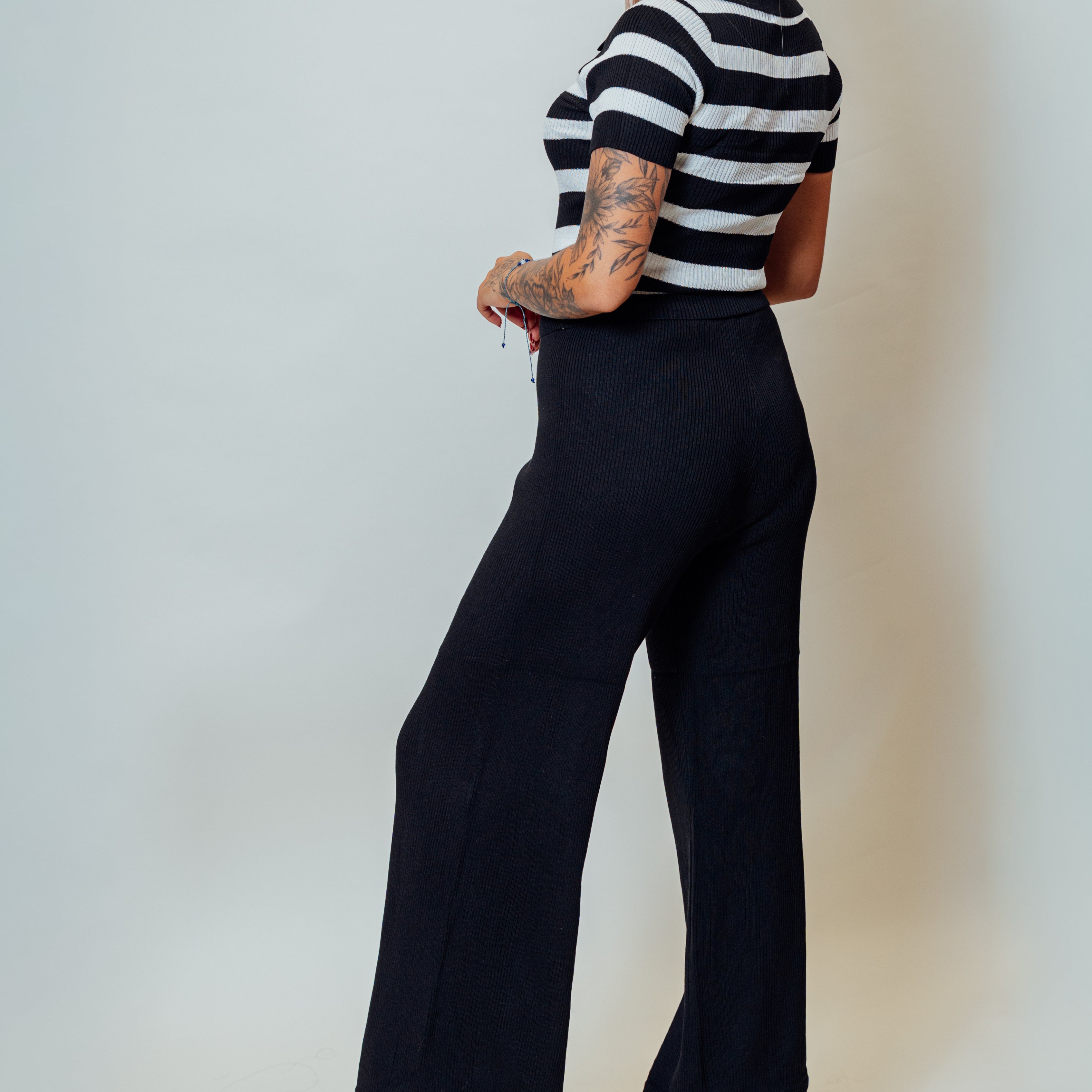 Conjunto de dos piezas estilo polo con pantalón palazzo