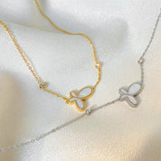 Pulsera dorada con dije de mariposa - Dressygt