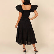 Vestido de cuello cuadrado