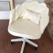 Silla giratoria con cojín decorativo