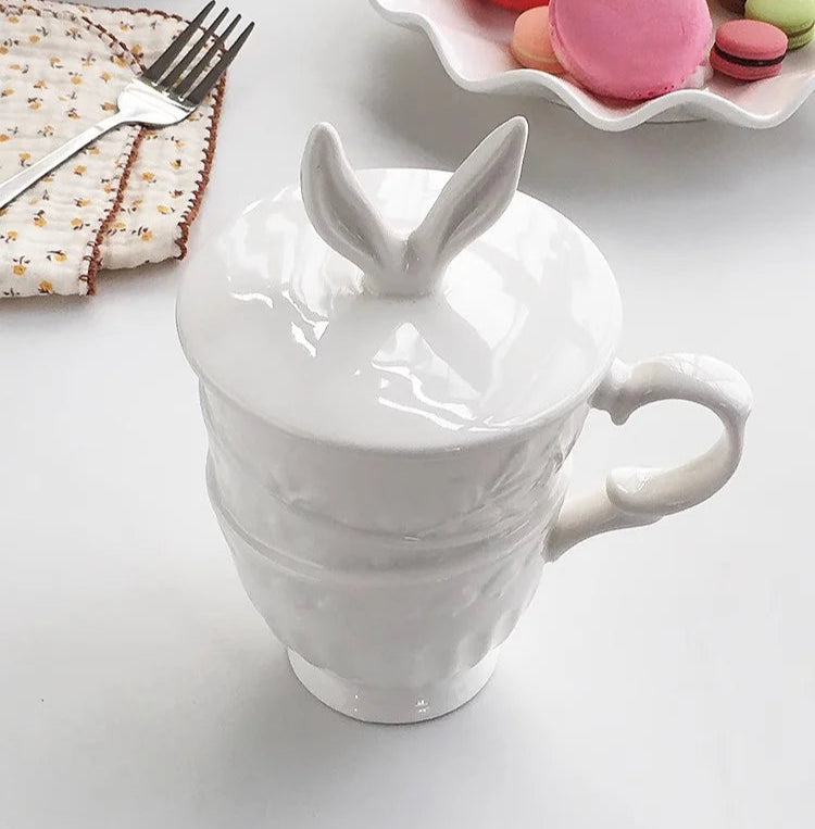 Taza con orejas de conejo