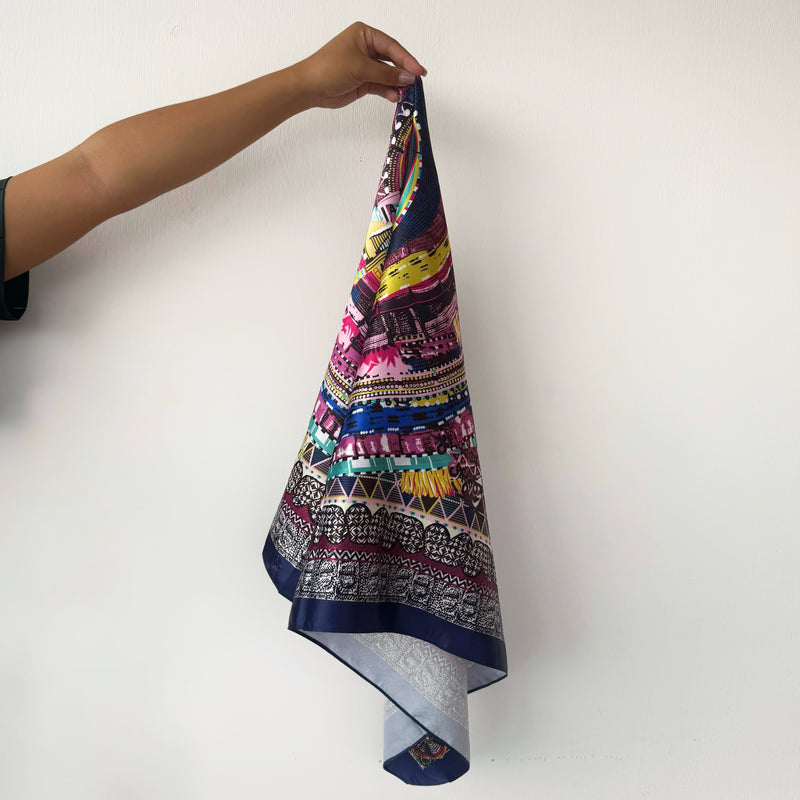 Pañuelo grande con estampado