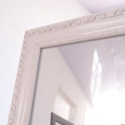 Espejo de piso de cuerpo completo blanco con marco texturizado