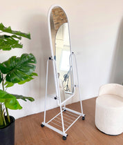 Espejo de cuerpo completo con ruedas