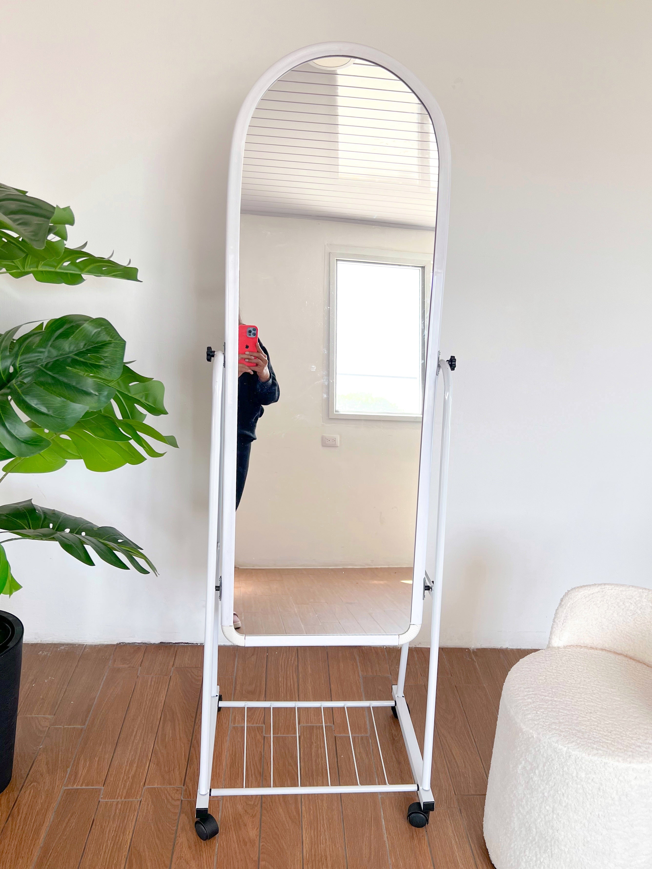 Espejo de cuerpo completo con ruedas