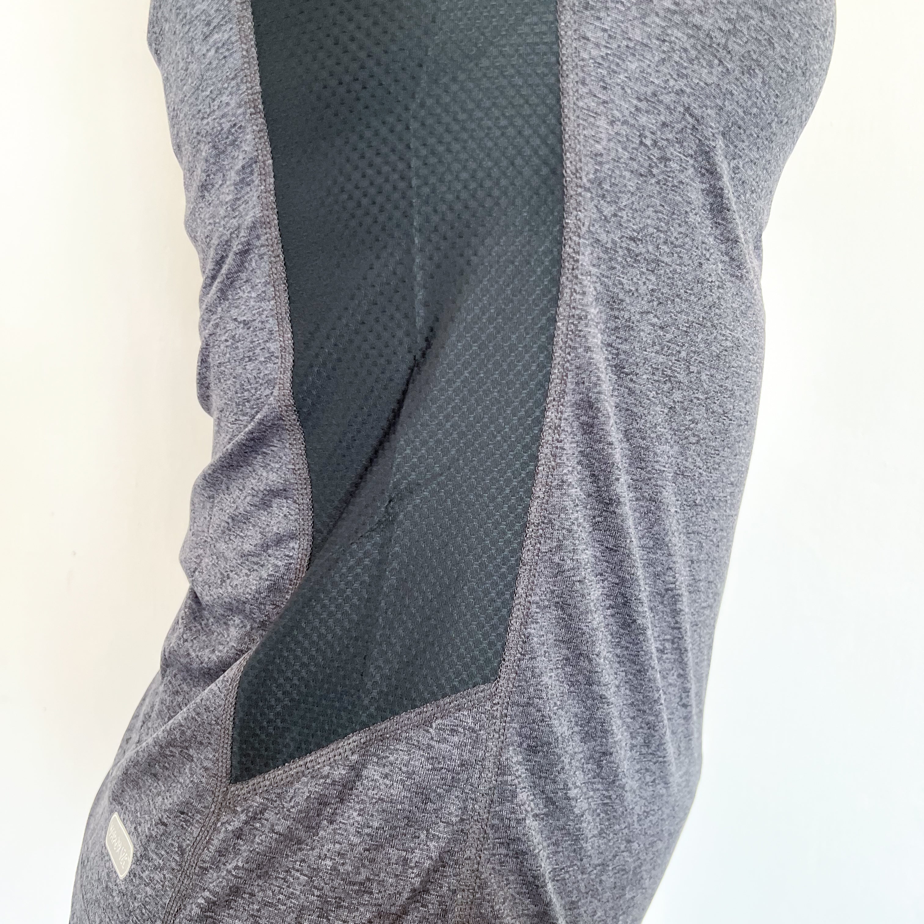 Blusa deportiva con malla lateral - Dressygt