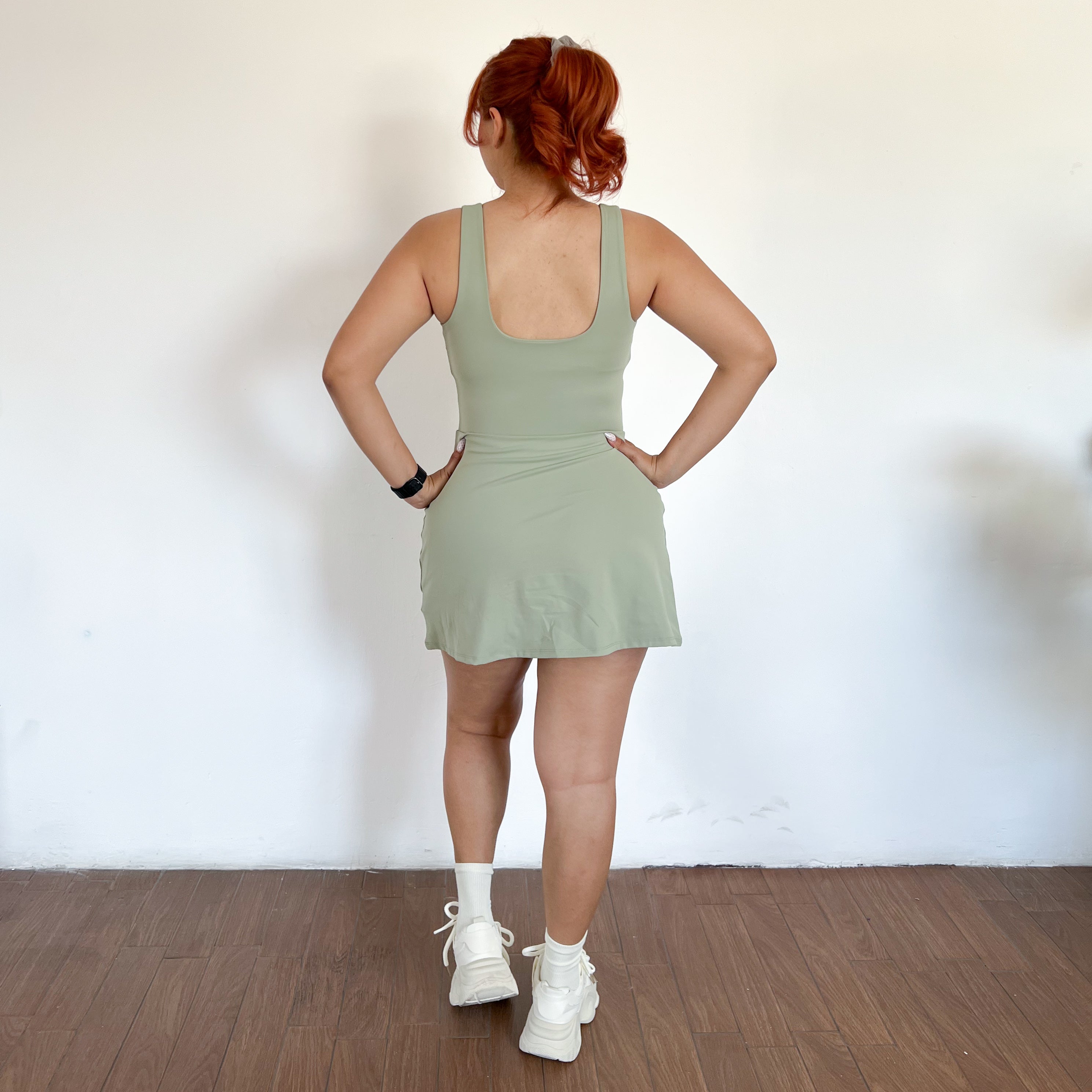 Vestido deportivo con bolsillos y short interno - Dressygt