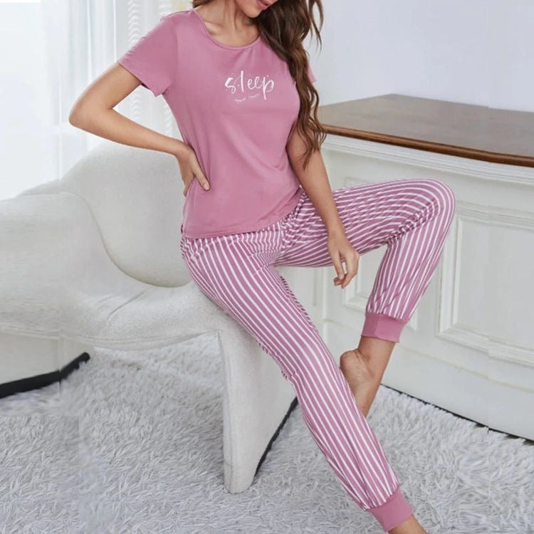 Pijama rosa de líneas