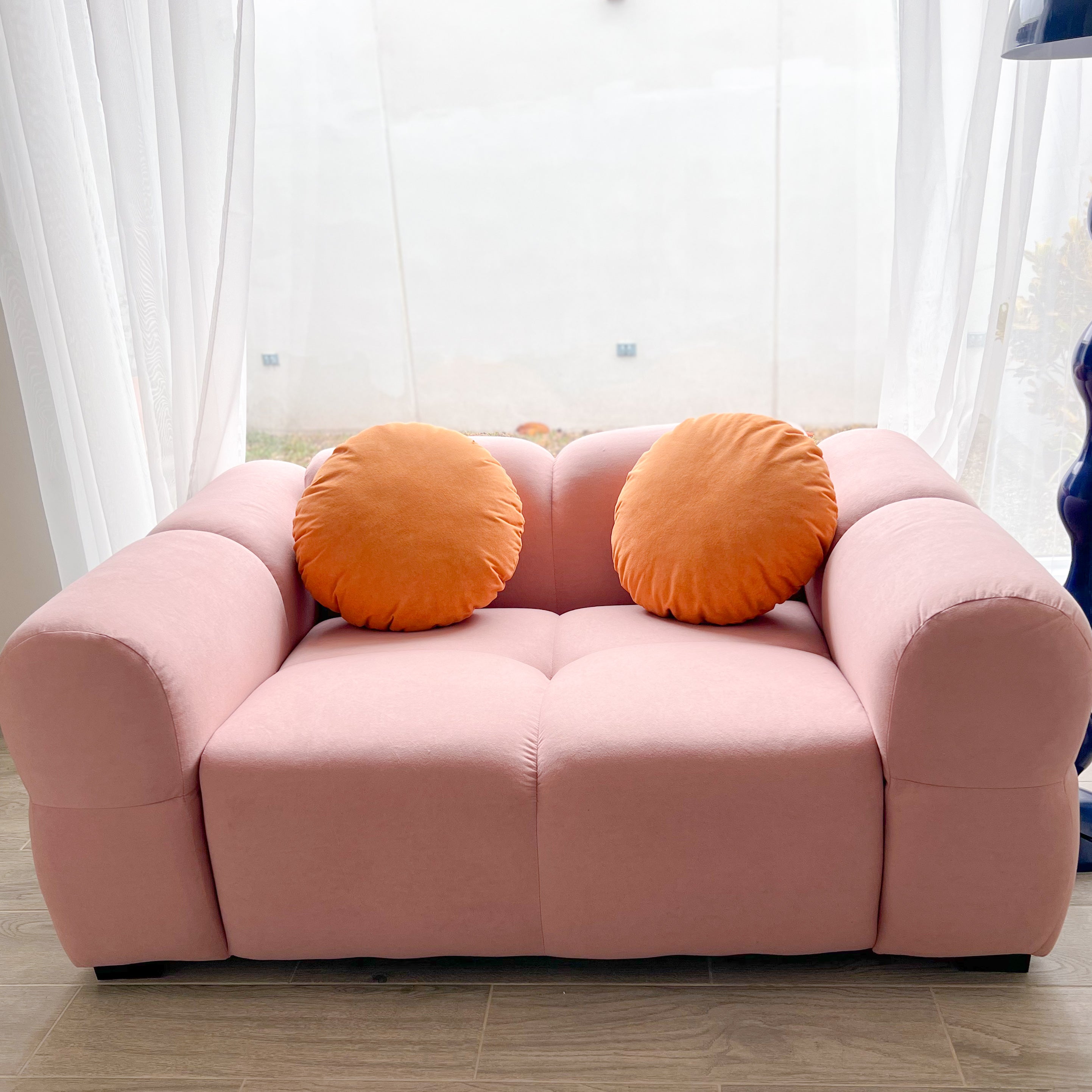 Sofá moderno acolchonado para sala - Dressygt