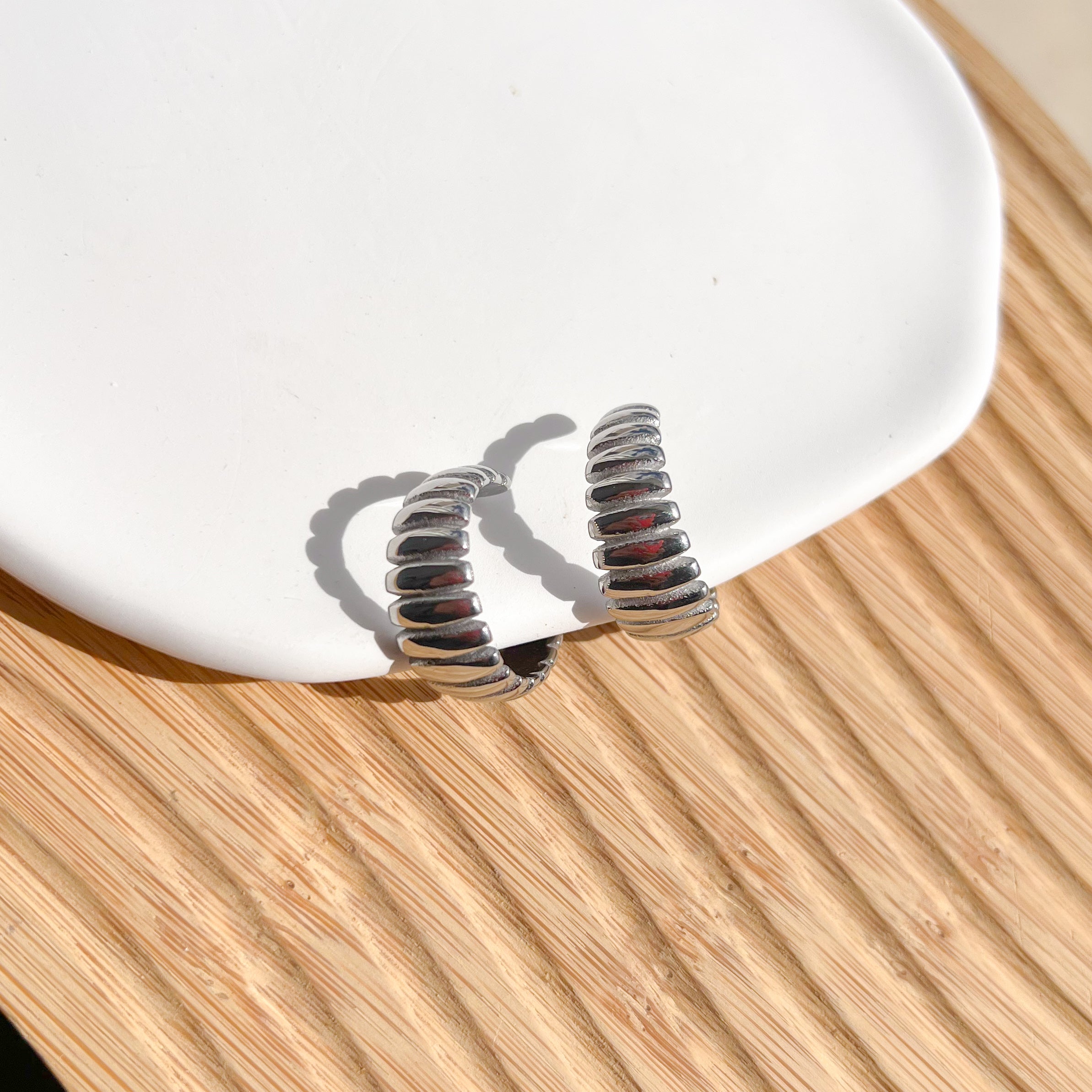 Aretes de argolla plateados estilo aleatorio 5 opciones - Dressygt