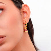 Argollas pequeñas con diseño colgante