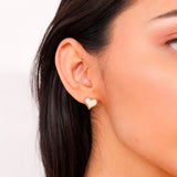 Aretes pequeños con diseño de corazón