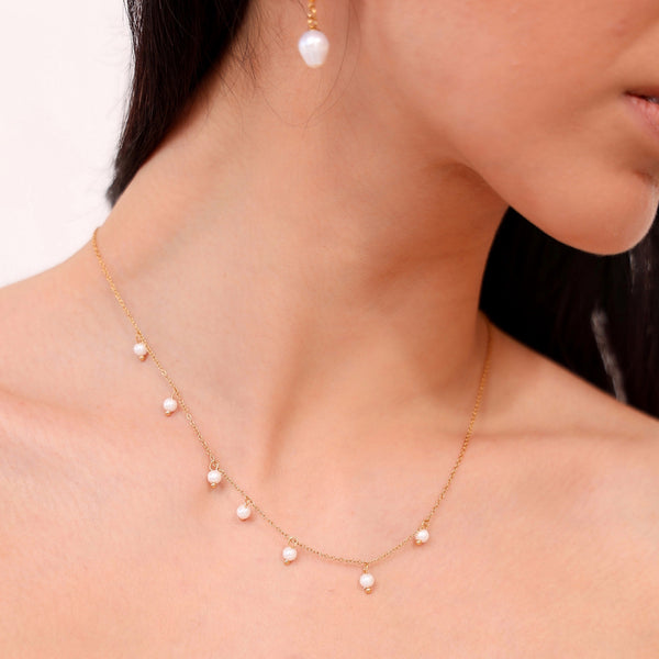 Choker dorado con perlas
