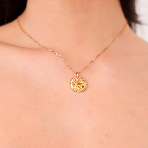 Collar con diseño de sol y luna