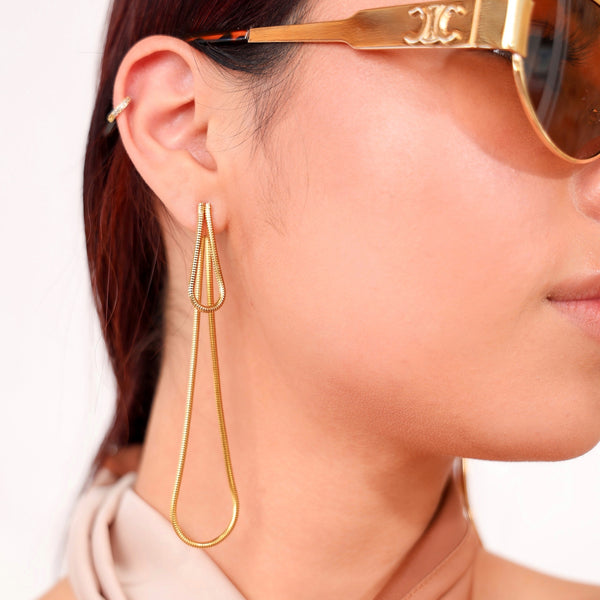 Aretes dorados colgantes