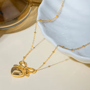 Collar con dije de moña