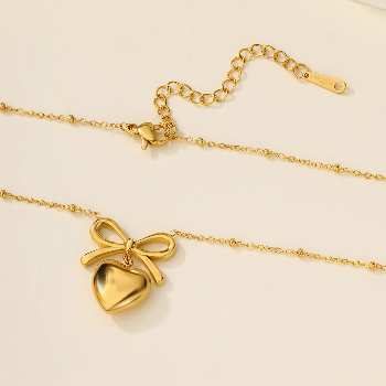 Collar con dije de moña