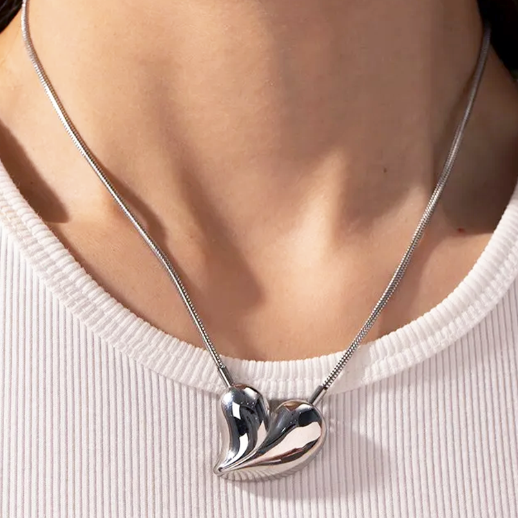 Collar con dije de corazón