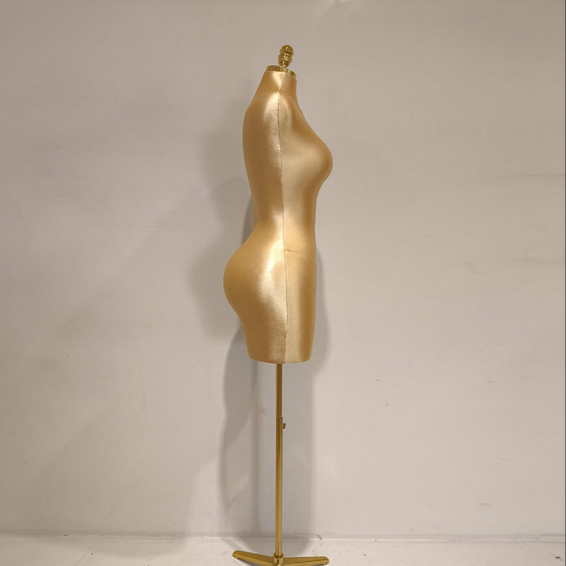 Maniquí con torso femenino dorado