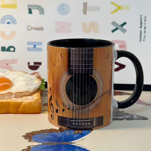 Taza con estampado de guitarra