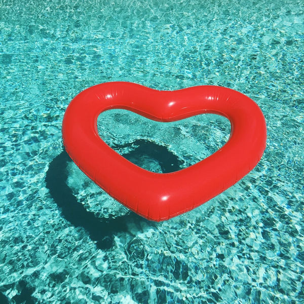 flotador para piscina en forma de corazón