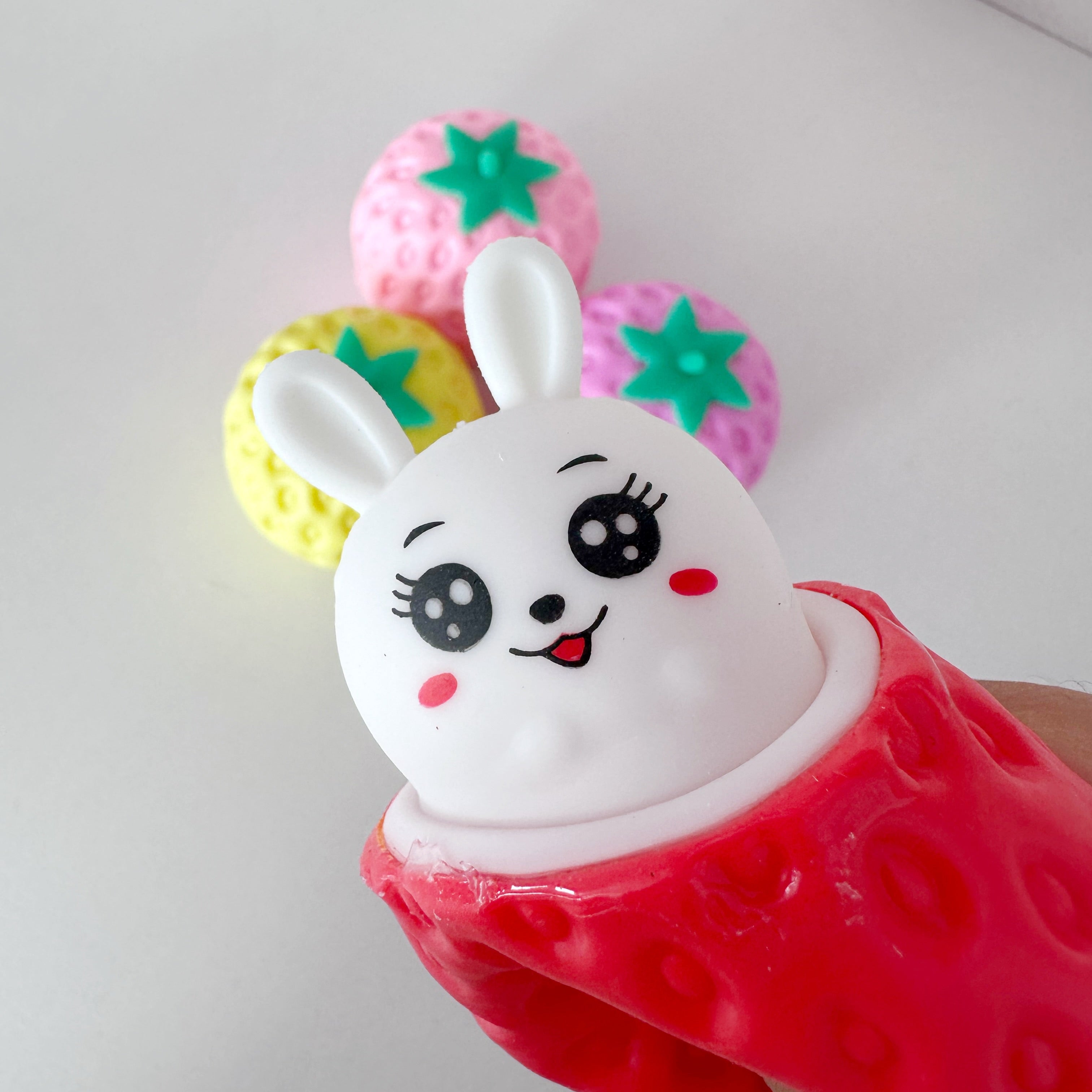 Squishy con diseño de fruta y personaje