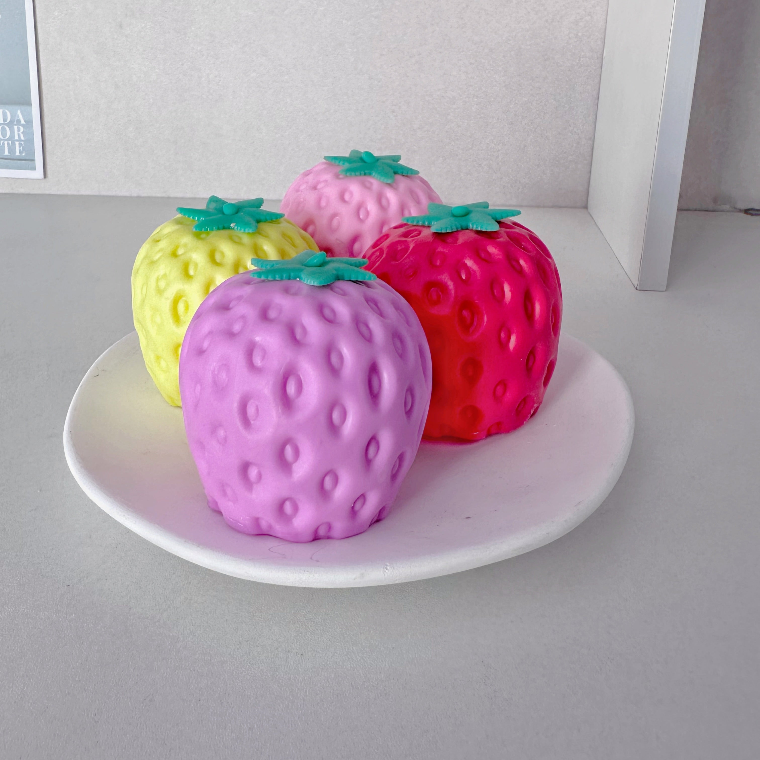 Squishy con diseño de fruta y personaje