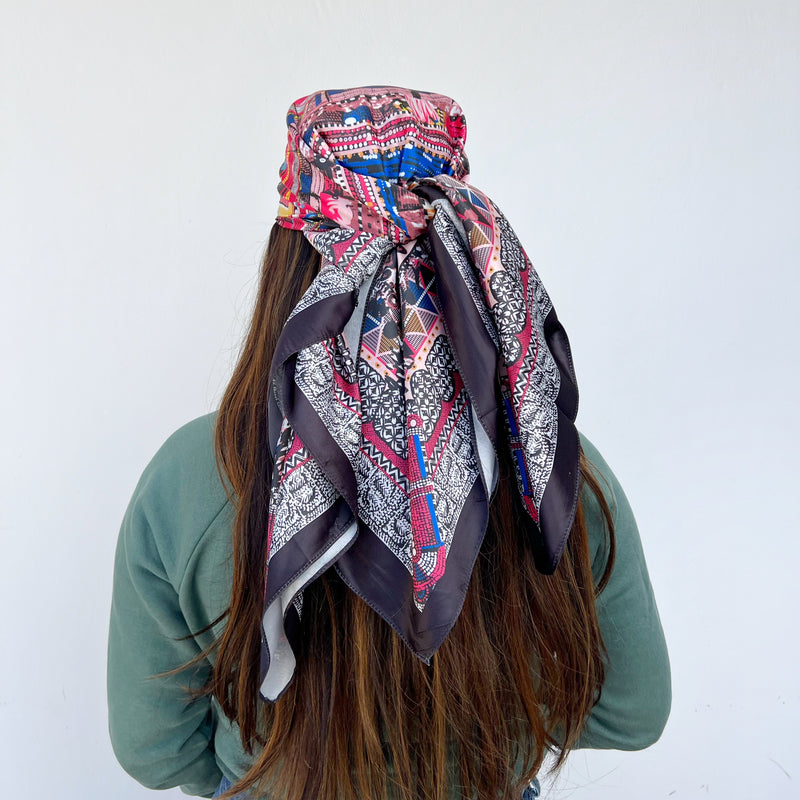 Pañuelo grande con estampado