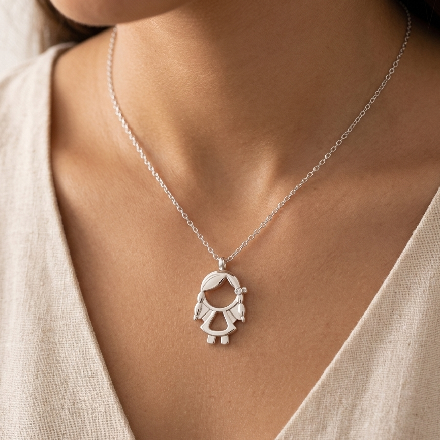 Collar con dije de niño plateado - Dressygt
