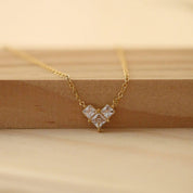 Collar dorado de corazón