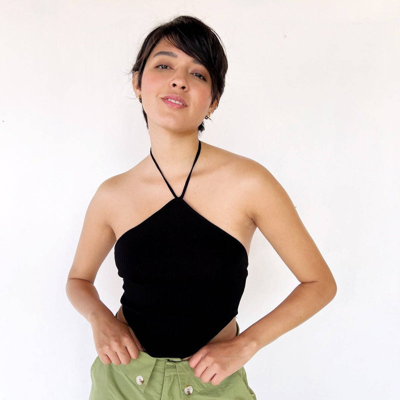 Crop top monocromático sin mangas