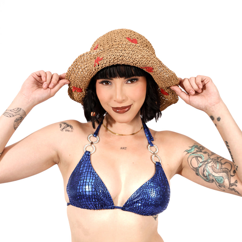 Sombrero con corazones y flores