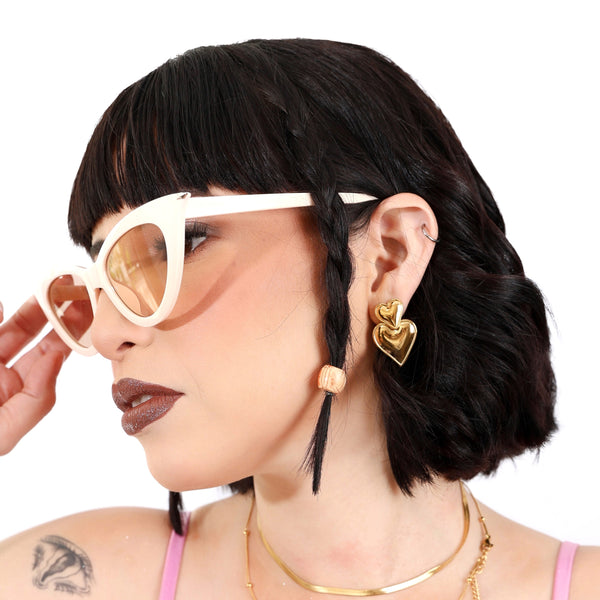 Aretes dorados de corazón doble