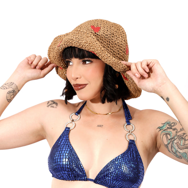 Sombrero con corazones y flores