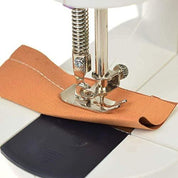 Mini máquina de coser portátil con pedal
