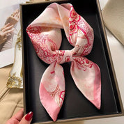 Pañuelo rosado estampado