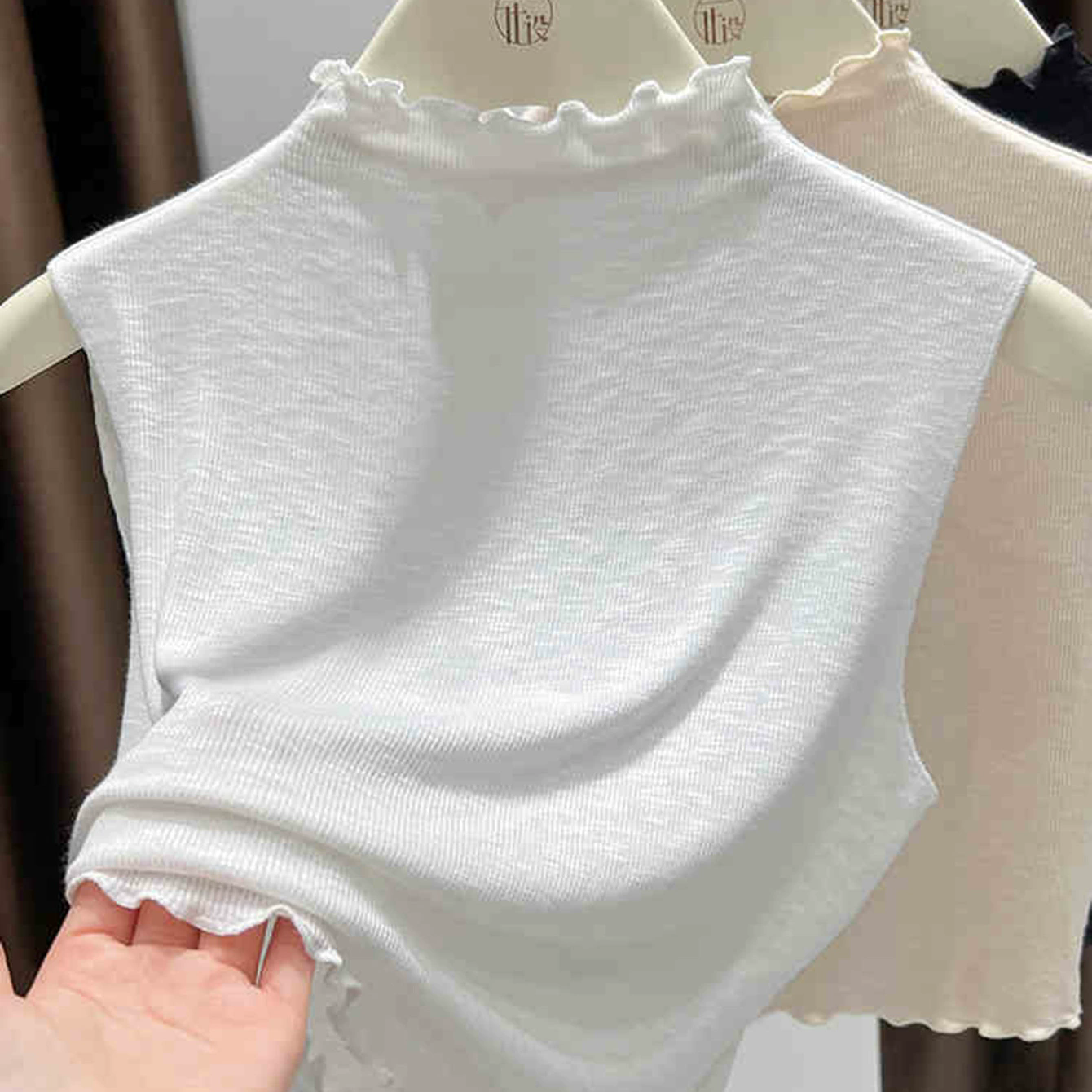 Top sin mangas con olanes