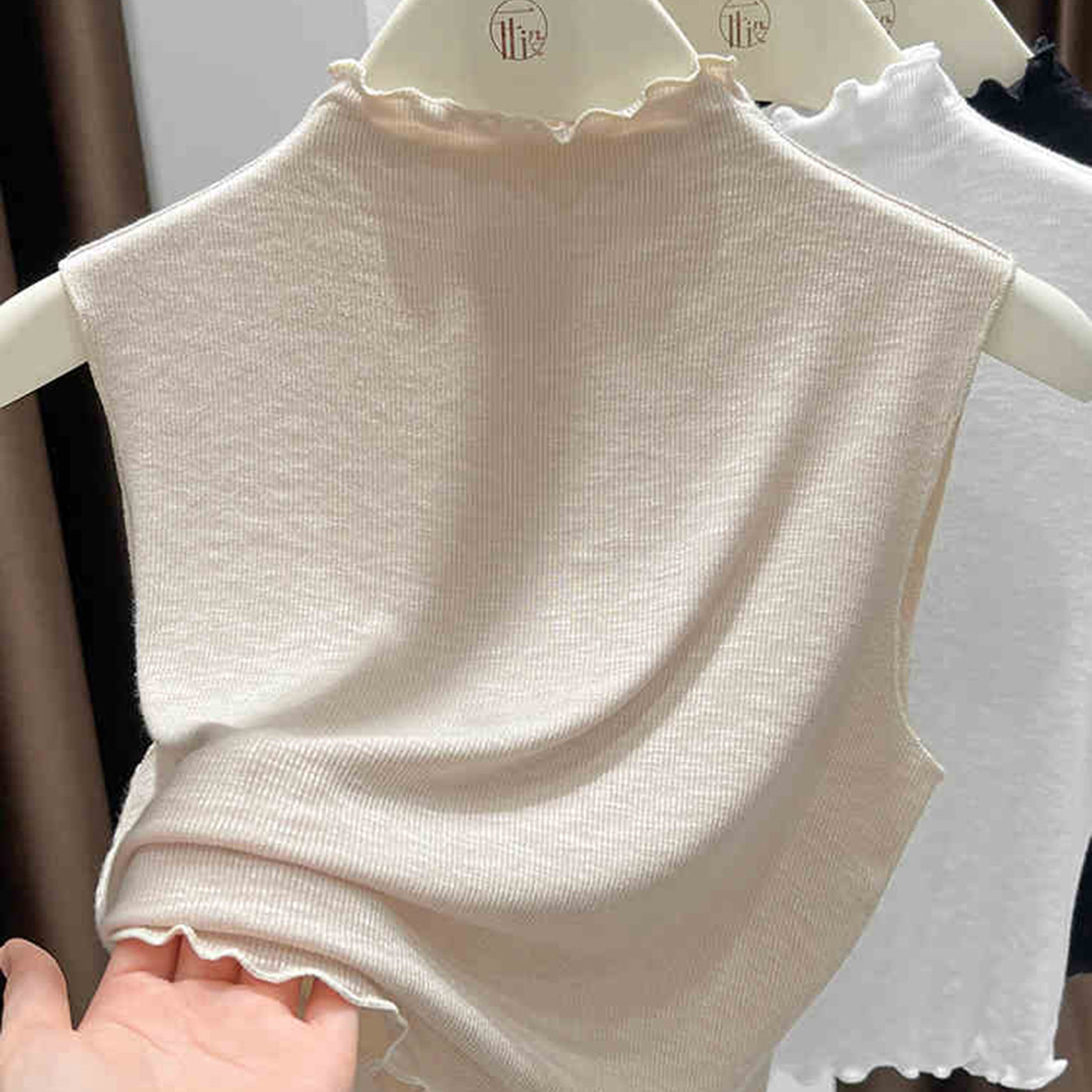 Top sin mangas con olanes