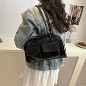 Bolso con bolsas al frente