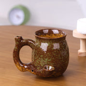Taza de cerámica con pipa integrada
