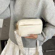 Mini bolso crossbody con correa ancha estampada