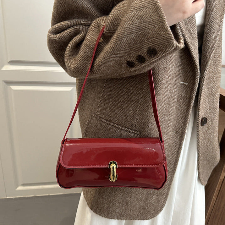 Bolsa de hombro efecto charol