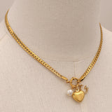 Collar de corazón con la letra G