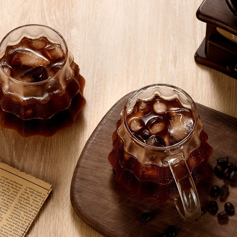 Taza de cristal en forma de árbol navideño