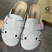 Zuecos con diseño de Hello Kitty