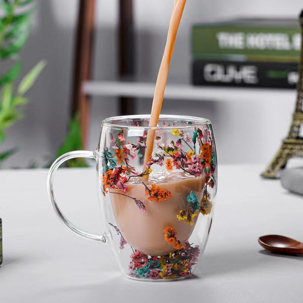 Taza de cristal de flores