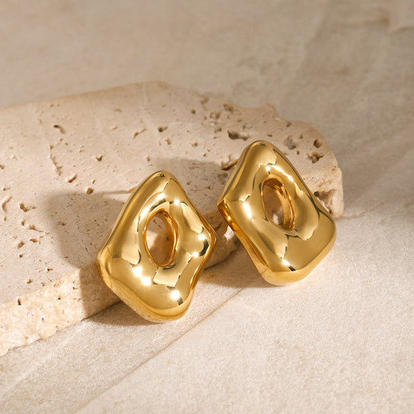 Aretes dorados cuadrados