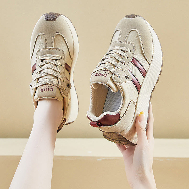 Tenis casual beige con plataforma