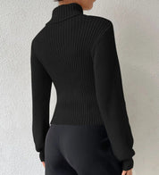 Pullover cuello alto con abertura