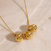 Collar con dije dorado - Dressygt